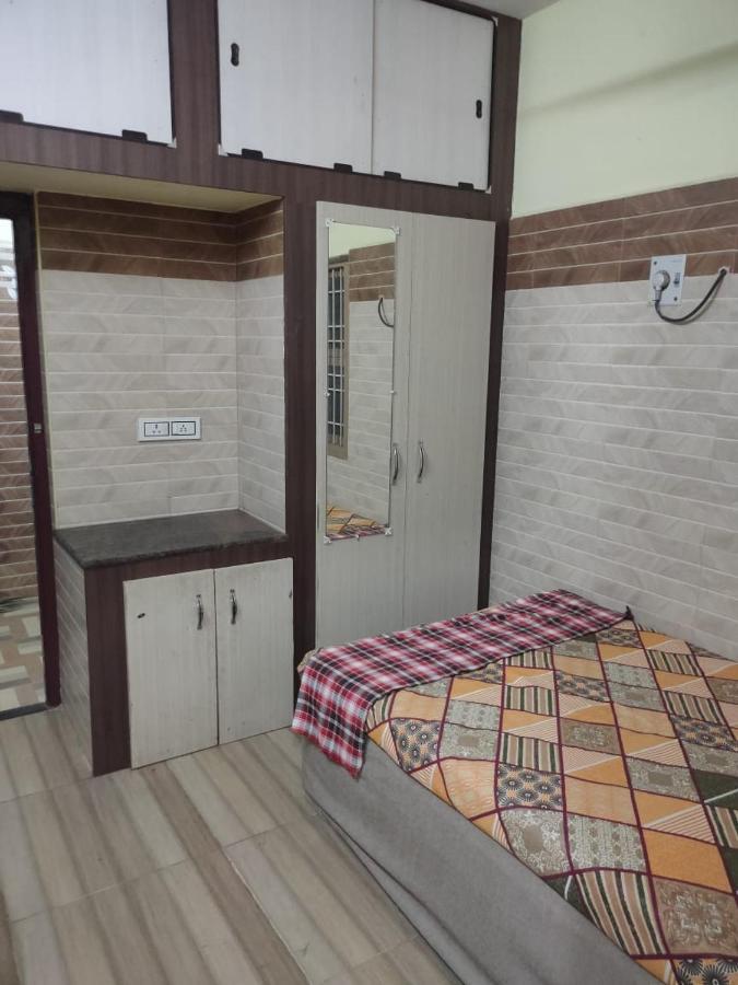 Sri Vari Residency Hostel Vellore Ngoại thất bức ảnh