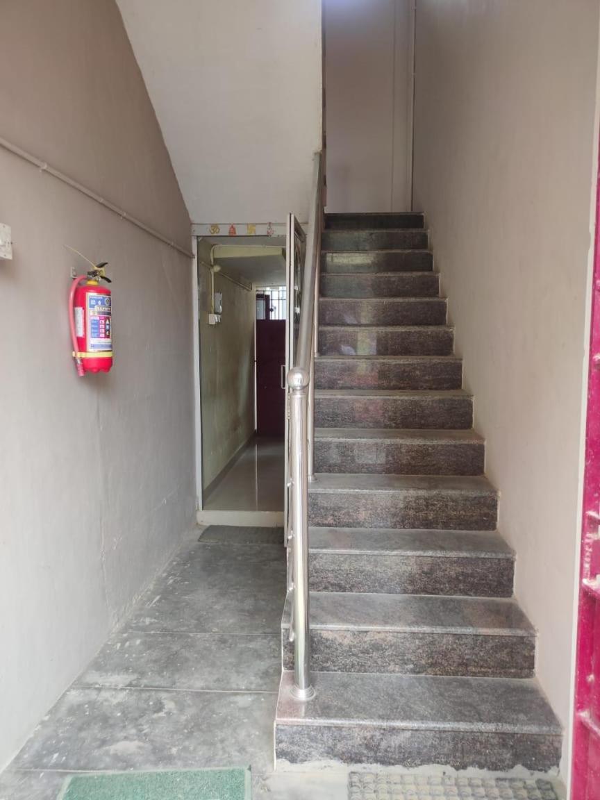 Sri Vari Residency Hostel Vellore Ngoại thất bức ảnh