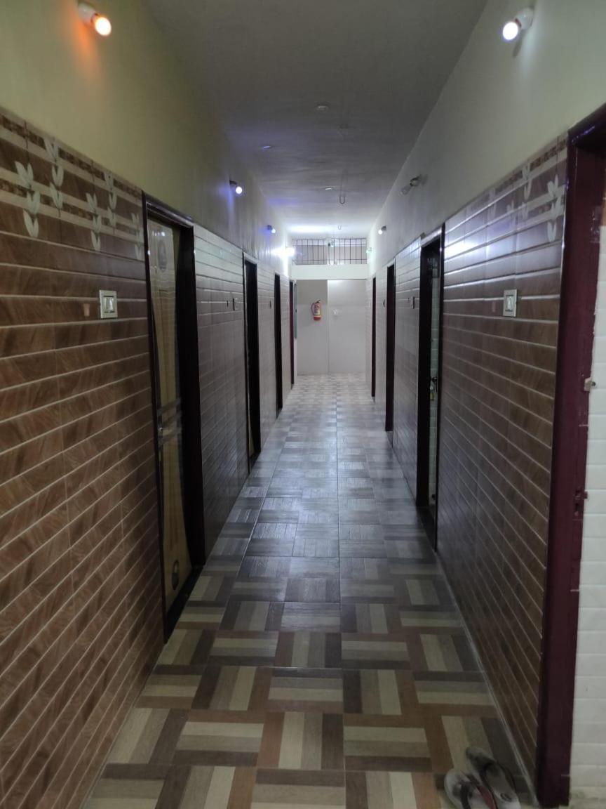 Sri Vari Residency Hostel Vellore Ngoại thất bức ảnh