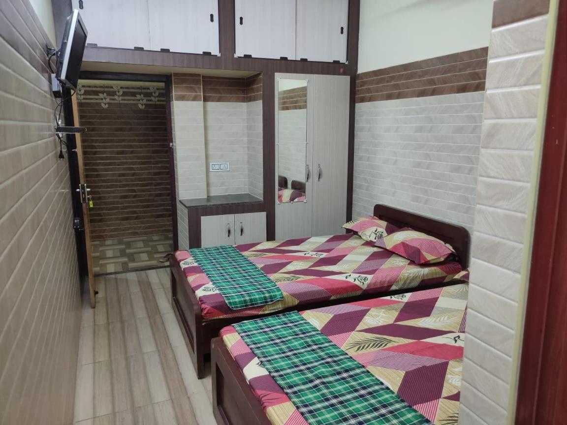 Sri Vari Residency Hostel Vellore Ngoại thất bức ảnh